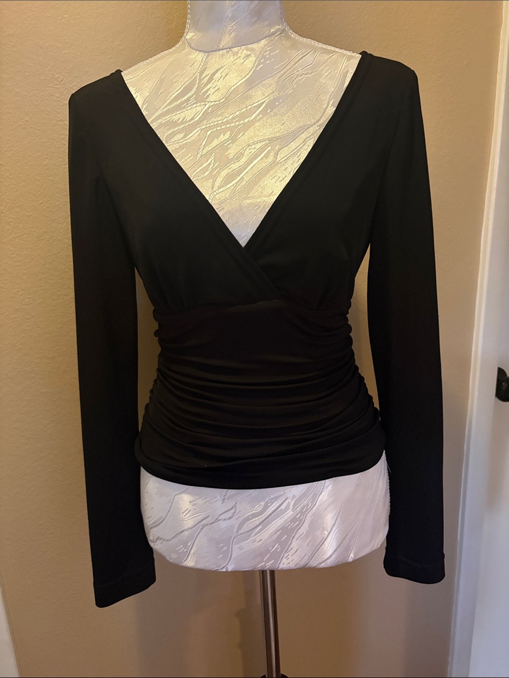 Women’s Black Ruched Wrap Backless V-Neck Long-Sleeve Top
